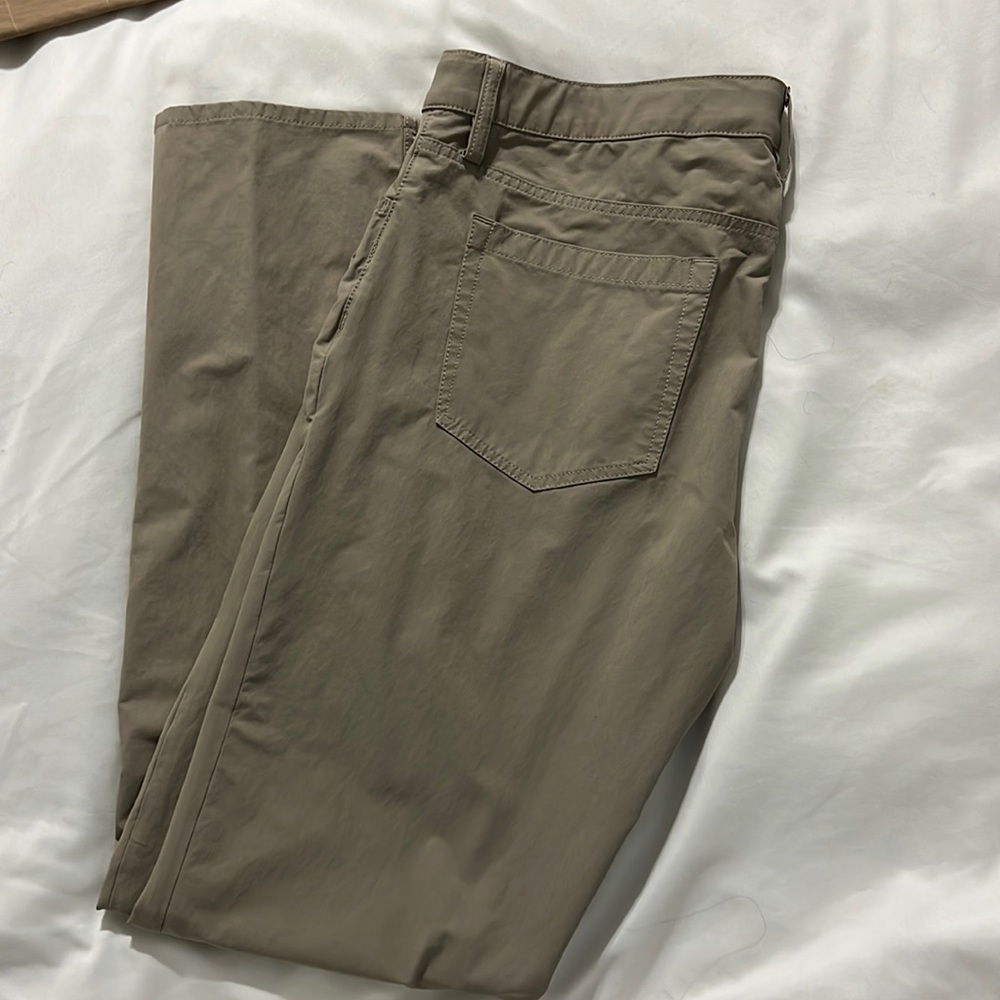 Vineyard vines performance pants